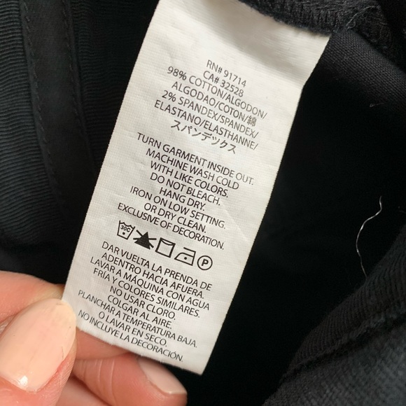 Armani Exchange Capris Size 2 - Picture 3 of 3